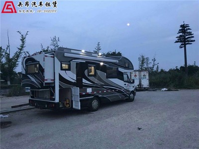 上海青浦華新勞斯萊斯銀云婚車出租 經(jīng)典座駕點(diǎn)亮浪漫時刻，助力服裝節(jié)時尚盛典