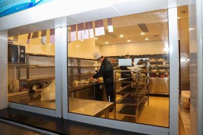 明廚亮灶，安心之選 金山27家餐飲企業(yè)在線展示餐食制作過(guò)程獲評(píng)